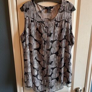 Chic Black and White Sleeveless Blouse